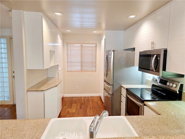 Detail Gallery Image 6 of 47 For 2233 Martin #217,  Irvine,  CA 92612 - 2 Beds | 2 Baths