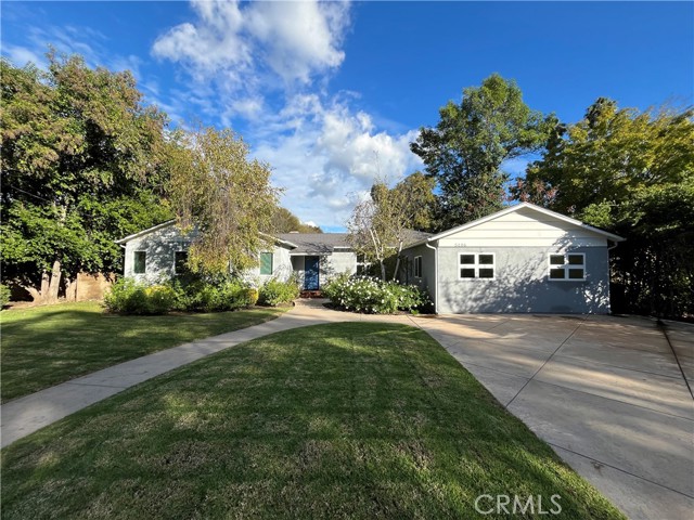 Detail Gallery Image 2 of 33 For 5108 Serrania, Woodland Hills,  CA 91364 - 2 Beds | 3 Baths