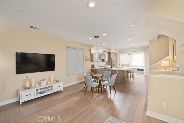 Detail Gallery Image 4 of 23 For 6749 W Gill, Los Angeles,  CA 90068 - 3 Beds | 3/1 Baths