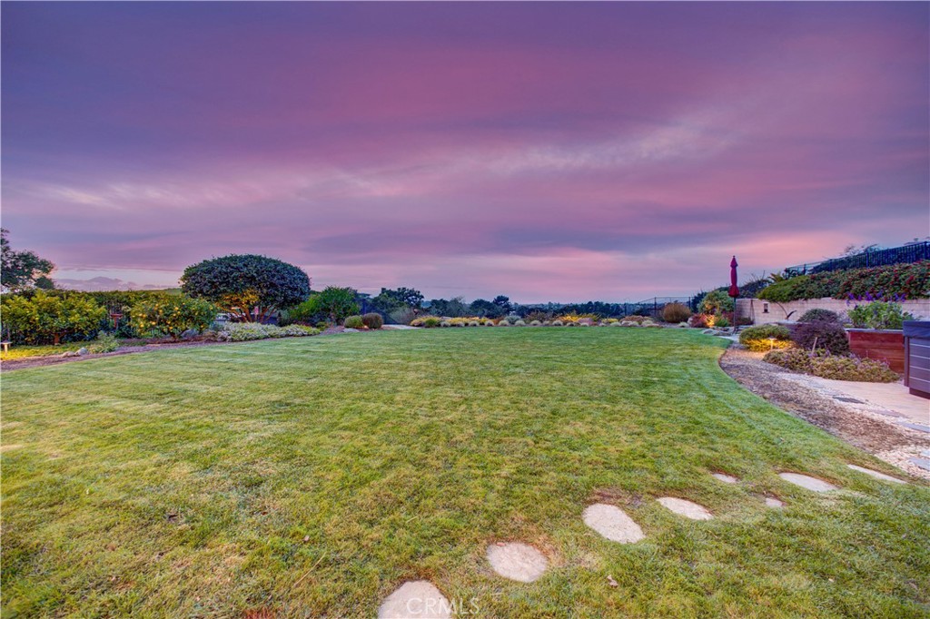 https://media.crmls.org/medias/c2d35aaa-7185-41a7-a85f-94da2a661af5.jpg?preset=X-Large