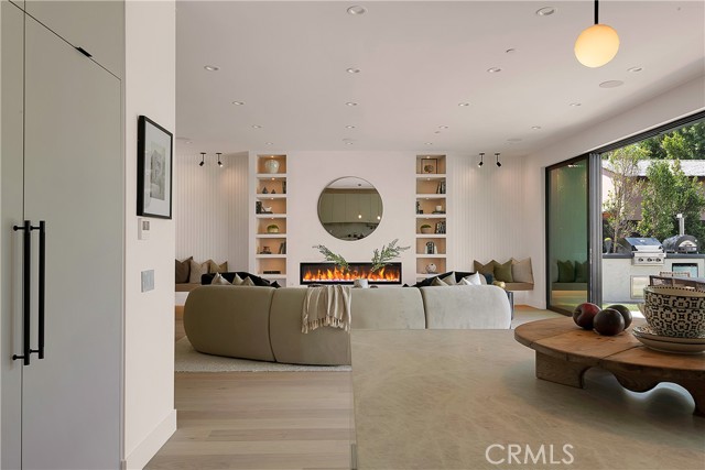 4455 Katherine Avenue, Sherman Oaks CA: https://media.crmls.org/medias/c2d3c9ef-58ec-49bb-a6a9-355dfca8a857.jpg