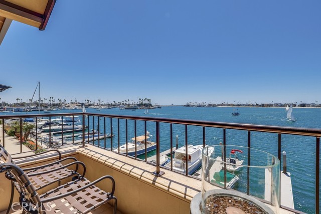 6048 Lido Lane, Long Beach CA: https://media.crmls.org/medias/c2d3d844-b804-49b3-b49b-441667853790.jpg