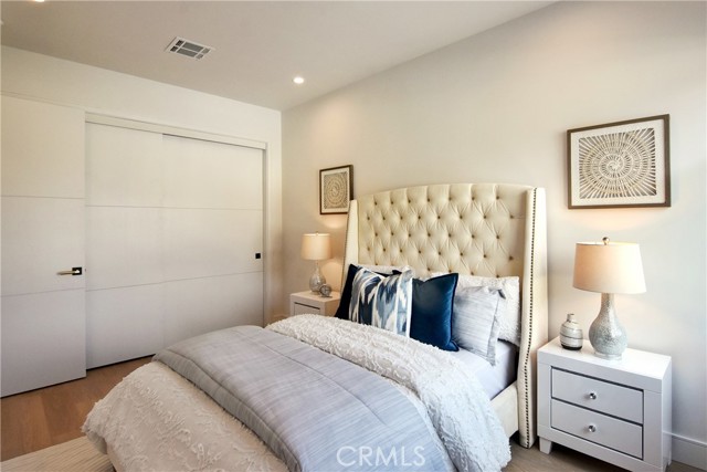 Detail Gallery Image 8 of 18 For 189 S Allen Ave #1,  Pasadena,  CA 91106 - 4 Beds | 3/1 Baths