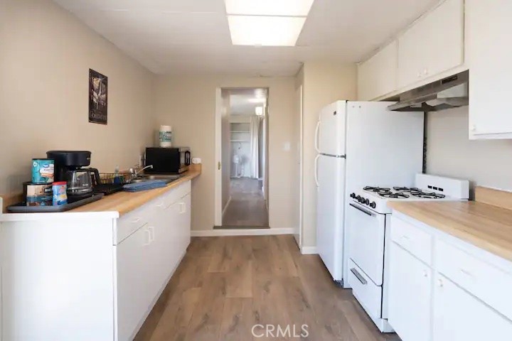 https://media.crmls.org/medias/c2d47f08-3d10-4df8-a8eb-fa31b06cbce0.jpg?preset=X-Large