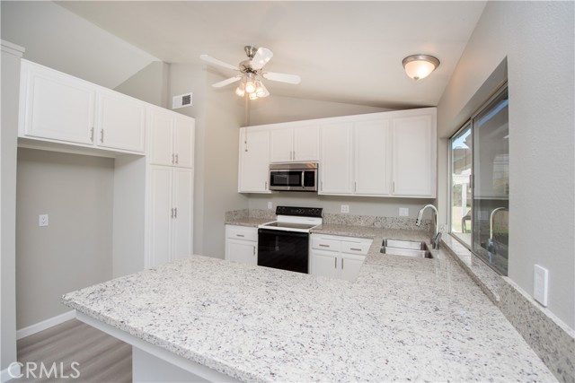 Detail Gallery Image 11 of 45 For 4465 Mimosa Dr, Yorba Linda,  CA 92886 - 3 Beds | 2 Baths