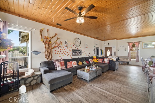 9385 Pinon Hills, Pinon Hills CA: https://media.crmls.org/medias/c2d548ca-d62c-4b72-95a0-46e5a5810c5a.jpg