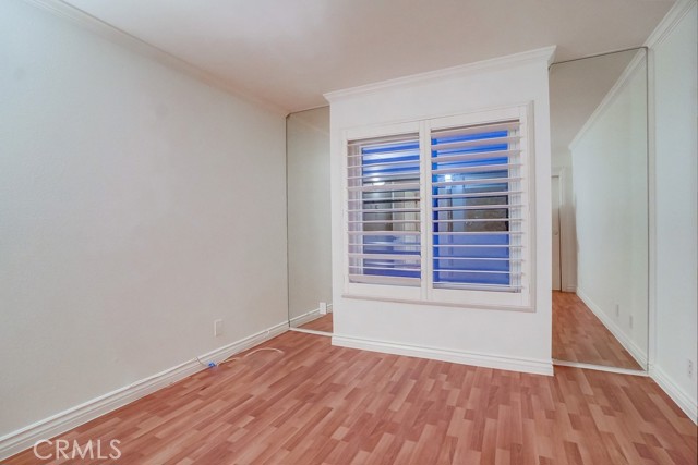 2nd bedroom has mirrors that reflect the light.