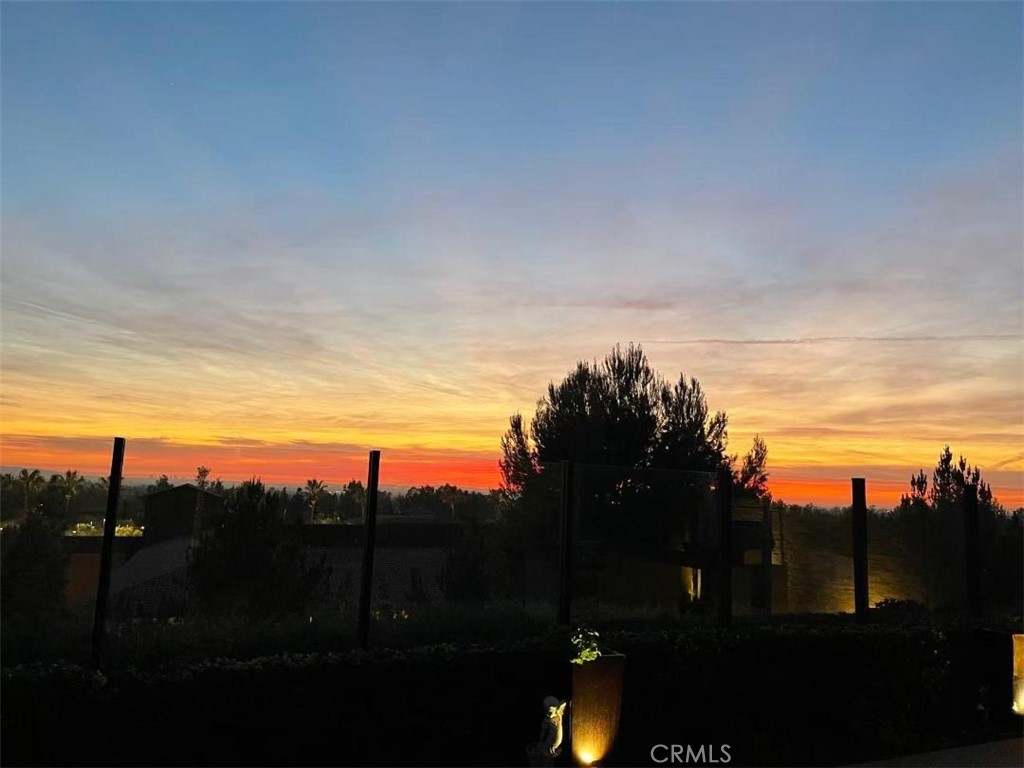 https://media.crmls.org/medias/c2d61305-f47e-413e-a1d9-a985e3bfe904.jpg?preset=X-Large