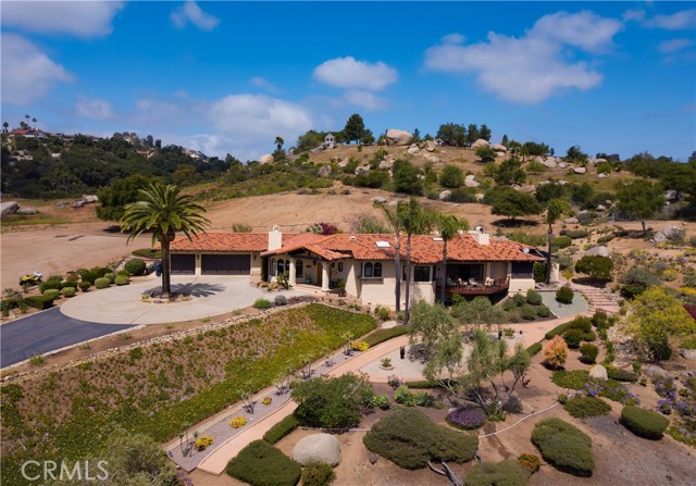 28306 Crescent Hill Way, Escondido CA: https://media.crmls.org/medias/c2d6f91f-8cfa-48ce-8b92-d4f4cc23e1bd.jpg