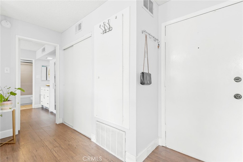 C2d7bb13 E378 4306 B294 E1bc51f9d956