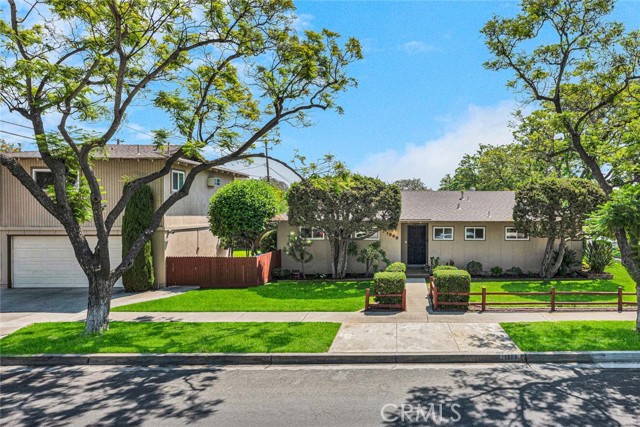 1309 N Linwood Avenue, Santa Ana CA: https://media.crmls.org/medias/c2d7e4f3-798f-4447-bc01-ab3659bdee01.jpg