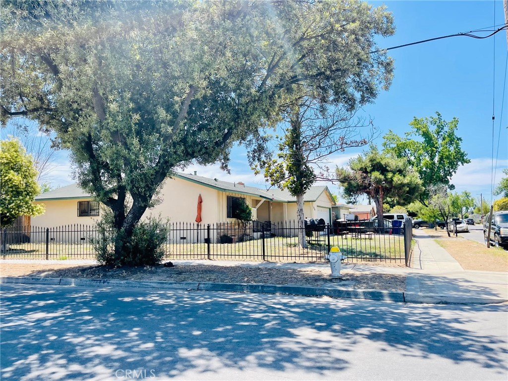 3538 N Ezie Avenue