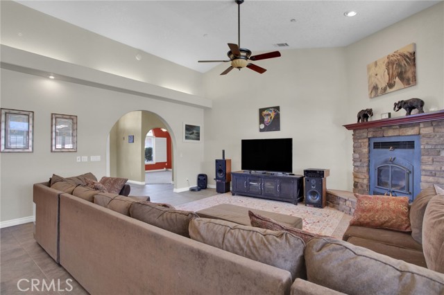 Detail Gallery Image 14 of 56 For 4965 Sunnyslope Rd, Phelan,  CA 92371 - 5 Beds | 3 Baths