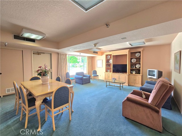 11410 Dolan Avenue, Downey CA: https://media.crmls.org/medias/c2dbcdb8-2e0e-456c-8834-bf420084502d.jpg