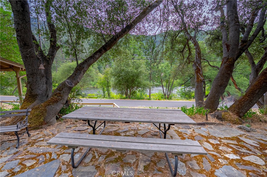 https://media.crmls.org/medias/c2dc551c-7d5f-4089-9303-ec2d77aac304.jpg?preset=X-Large