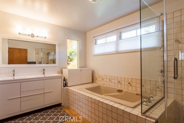 1900 Elm Avenue, Manhattan Beach, California 90266, 3 Bedrooms Bedrooms, ,1 BathroomBathrooms,Residential,Sold,Elm,SB17021478