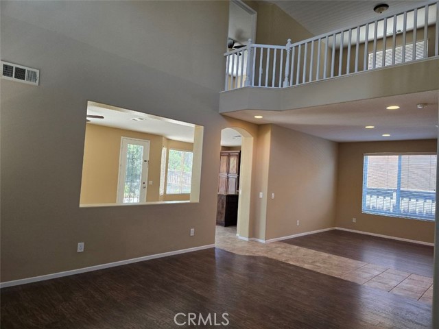 27513 Stanford Drive, Temecula CA: https://media.crmls.org/medias/c2dc9686-d750-4301-a2f2-7dfd61519f6f.jpg