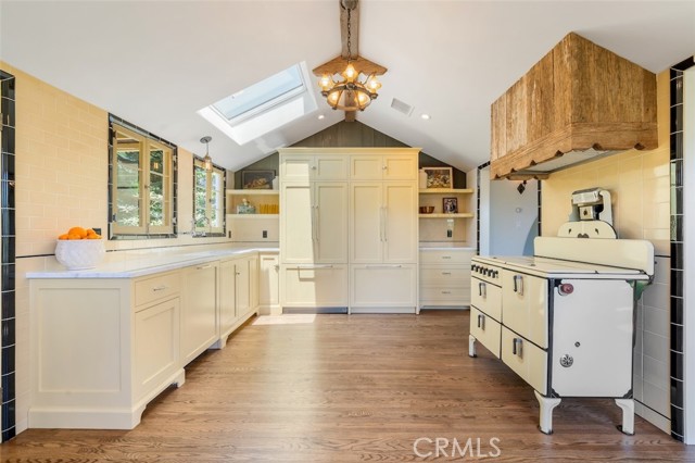 15113 Encanto Drive, Sherman Oaks CA: https://media.crmls.org/medias/c2dc9d44-7b31-4928-9df2-9465f250e713.jpg