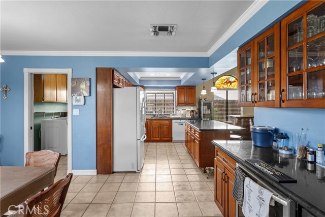 Detail Gallery Image 11 of 38 For 9800 Yarnell Ave, Bakersfield,  CA 93312 - 3 Beds | 2 Baths