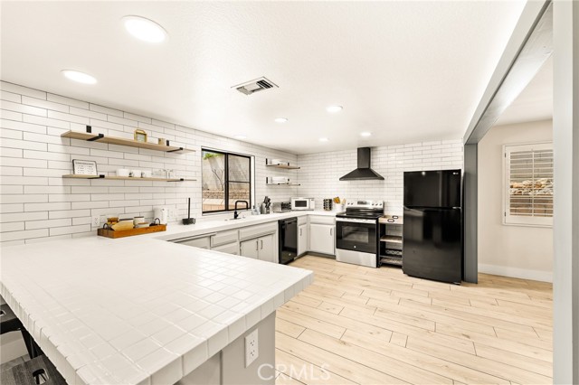 1491 N Omalley Way, Upland CA: https://media.crmls.org/medias/c2dd27be-8597-4956-b2e6-c2da6aa10317.jpg