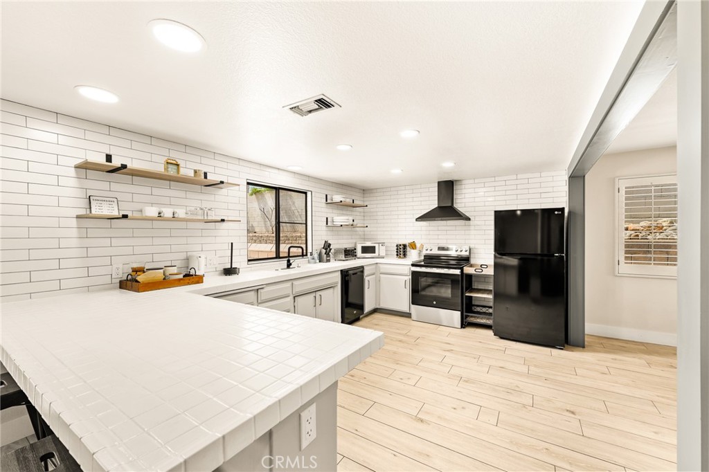 MLS #OC25120439 img 11