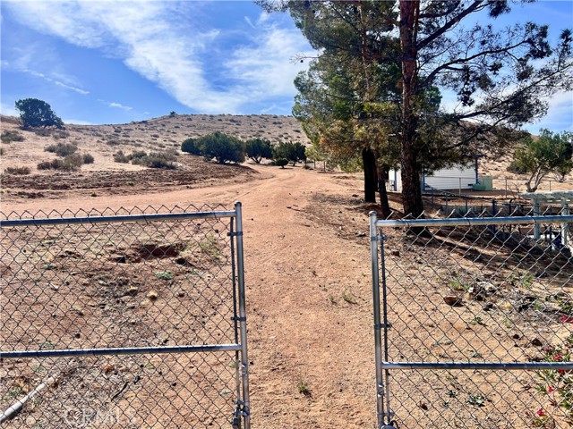 Image 4 of 13 For 33105 Santiago Road 23
