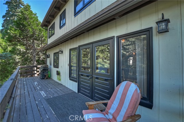 28545 Wabash Drive, Lake Arrowhead CA: https://media.crmls.org/medias/c2ddbfb8-d928-42f7-b669-f023435ce03d.jpg