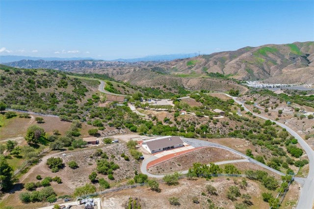 13700 Summit Knoll Road, Agua Dulce CA: https://media.crmls.org/medias/c2ddd60c-57ca-4e3c-af2b-b06aa49444fa.jpg