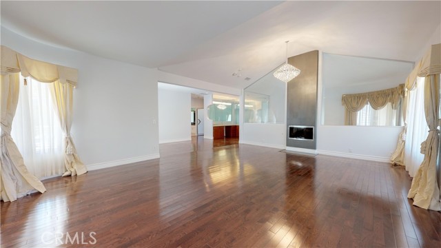22500 N Summit Ridge Circle, Chatsworth CA: https://media.crmls.org/medias/c2ddfbaa-1674-4791-9a5b-6b46dab07bbe.jpg