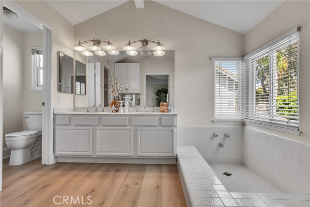 4 E Trenton, Irvine CA: https://media.crmls.org/medias/c2df2b41-fa0d-466a-bcf4-da49232829f0.jpg