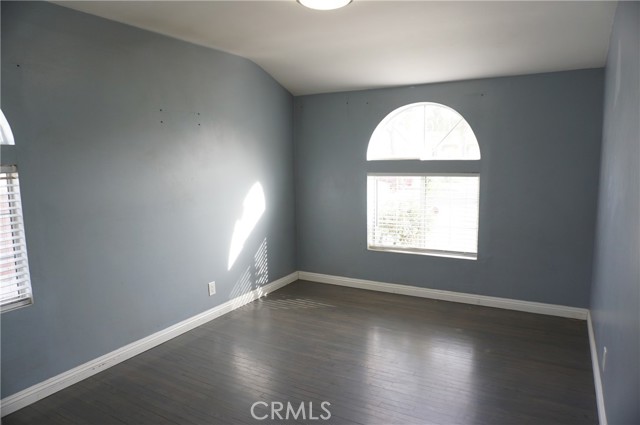 10109 Noble Avenue, Mission Hills (San Fernando) CA: https://media.crmls.org/medias/c2df96c8-4ecf-40c1-813a-58b45ab27848.jpg