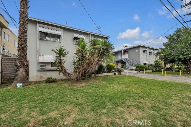 6862 Hazeltine Avenue, Van Nuys CA: https://media.crmls.org/medias/c2dfb03f-0299-4d6a-8c50-53f02af1c215.jpg