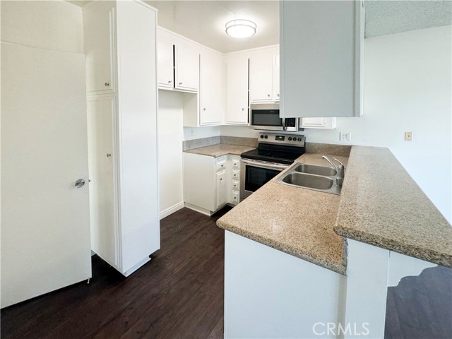 Detail Gallery Image 9 of 19 For 3649 Emerald St #211,  Torrance,  CA 90503 - 1 Beds | 1 Baths