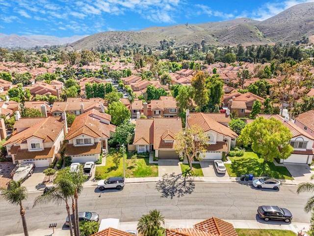 479 Pesaro Street, Oak Park CA: https://media.crmls.org/medias/c2dfdf90-8bac-43e5-95a1-f2777e1ac0dd.jpg