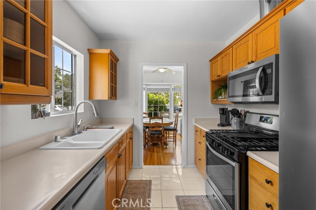 1820 N Avon Street, Burbank CA: https://media.crmls.org/medias/c2e0f178-5979-416a-b3d0-f861ef57cf2f.jpg