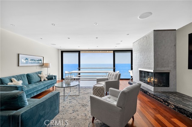 Detail Gallery Image 4 of 39 For 102 Blue Lagoon, Laguna Beach,  CA 92651 - 3 Beds | 3 Baths