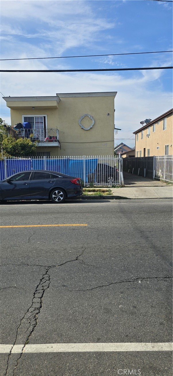 717 W 54th Street, Los Angeles CA: https://media.crmls.org/medias/c2e1b3aa-94c0-40e3-9170-79cc8f66ee5d.jpg