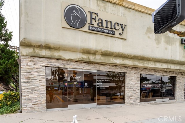  Commercial for Sale in Encino, California