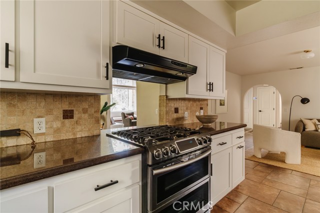 1541 Indiana Avenue, South Pasadena CA: https://media.crmls.org/medias/c2e2b00e-eda7-4bf9-8707-dc9d3911d56b.jpg