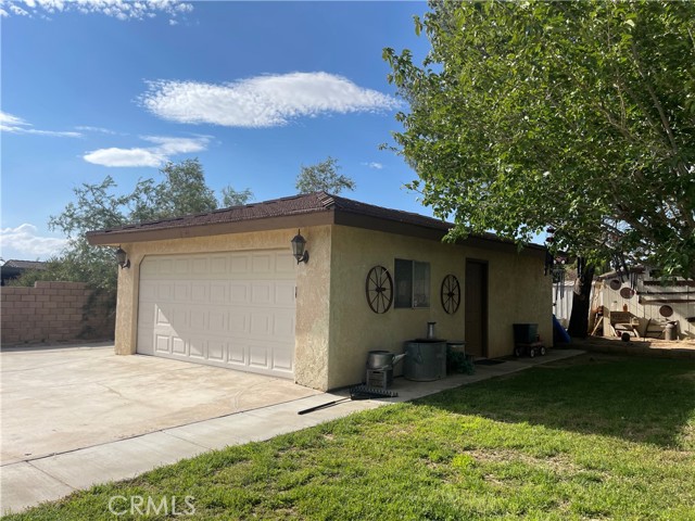 Detail Gallery Image 4 of 56 For 18428 Siskiyou Rd, Apple Valley,  CA 92307 - 3 Beds | 2 Baths