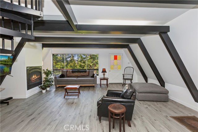Detail Gallery Image 5 of 31 For 323 Mittry Ln, Lake Arrowhead,  CA 92352 - 3 Beds | 2 Baths