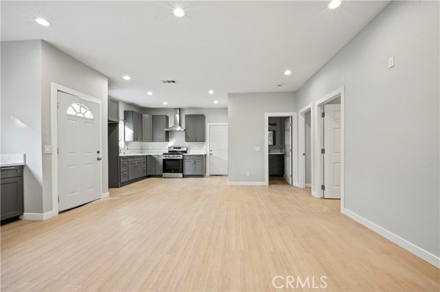 Detail Gallery Image 3 of 16 For 1584 W Wakefield Ave #B,  Anaheim,  CA 92802 - 4 Beds | 2/1 Baths