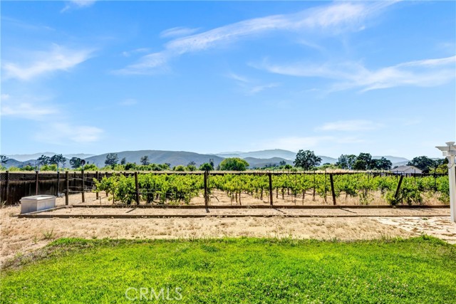 Detail Gallery Image 5 of 38 For 18695 Horseshoe Rd, Hidden Valley Lake,  CA 95467 - 3 Beds | 2/1 Baths