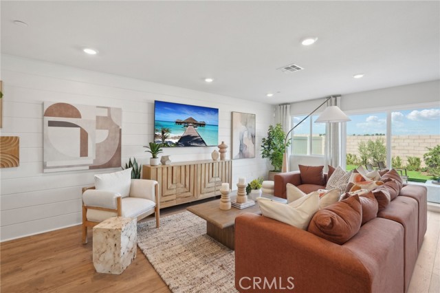 Detail Gallery Image 3 of 16 For 14072 Starlene St, Moreno Valley,  CA 92555 - 4 Beds | 2/1 Baths