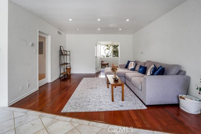 Detail Gallery Image 9 of 23 For 1525 N Hayworth Ave #205,  Los Angeles,  CA 90046 - 2 Beds | 1 Baths