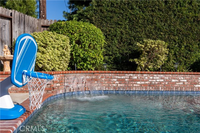 Detail Gallery Image 33 of 39 For 2952 Pemba Dr, Costa Mesa,  CA 92626 - 3 Beds | 2 Baths