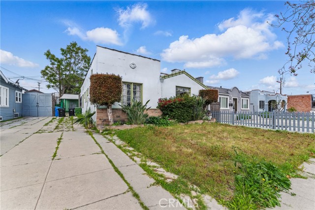 5823 Madden Avenue, Los Angeles CA: https://media.crmls.org/medias/c2e68158-515a-4c34-9789-7a82b6e729ef.jpg