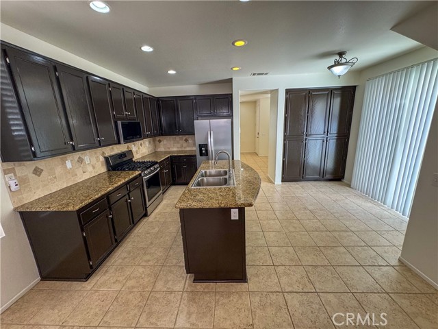 42060 Veneto Drive, Temecula CA: https://media.crmls.org/medias/c2e87074-5b64-4d57-922c-26e883eedead.jpg