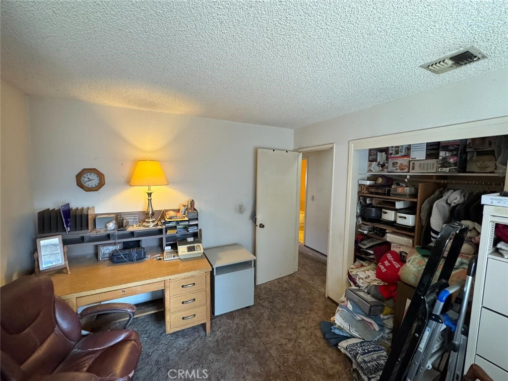 https://media.crmls.org/medias/c2e8d69f-0e75-4ac0-a198-7fd8c5dfa8dc.jpg?preset=X-Large