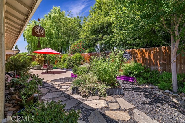 10 Harmony Park Circle, Chico CA: https://media.crmls.org/medias/c2e98c5e-93dc-4a24-bf02-078a19671d1a.jpg